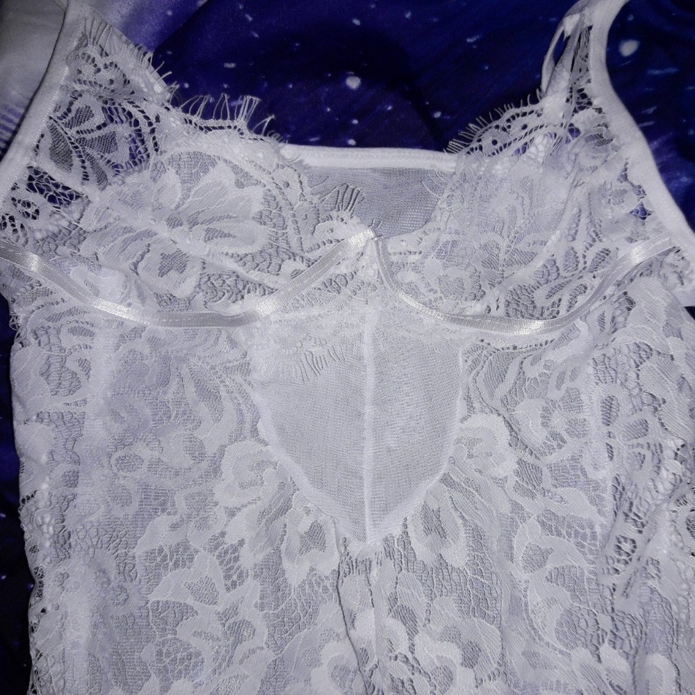🎉CLEARANCE🎉 White Lace Stretch Bodysuit Romper - Picture 3 of 5